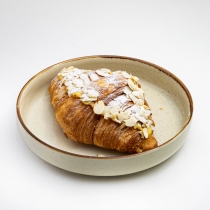 Круассан с миндальным сиропом