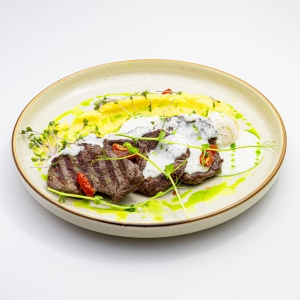 Медальоны в сырном соусе