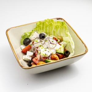 Греческий салат со страчателлой