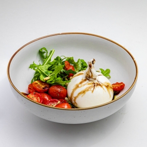 Салат с сыром Буррата