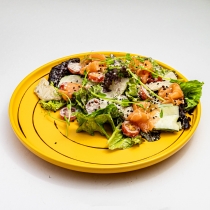 Зеленый микс с лососем